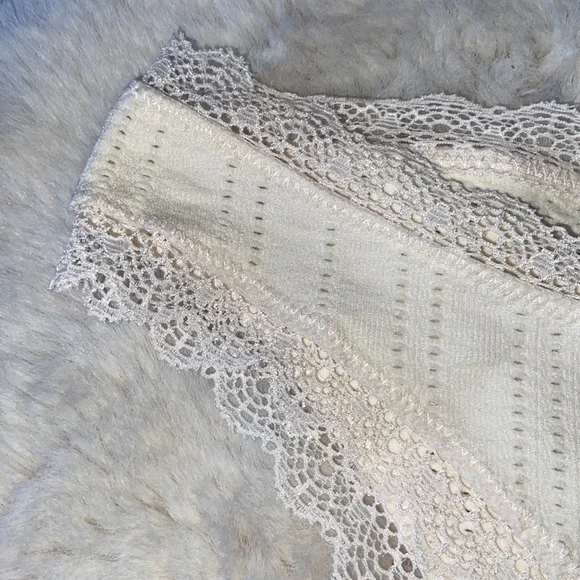 Forever 21 lace trim cheeky panty cream color seamless eyelet material vanilla M - Picture 5 of 11